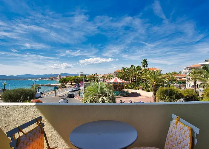 Le Belvedere Du Vieux Port Plages Centre Et Gare A Pied Saint-Raphael (Var)